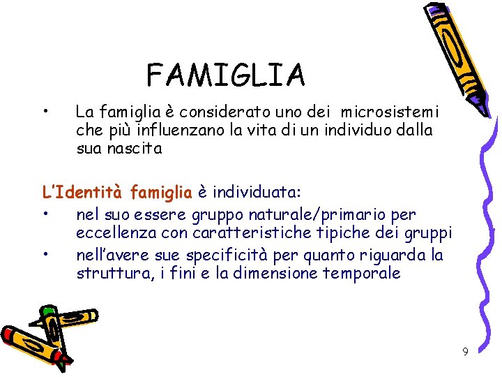 FAMIGLIA • La famiglia è considerato uno dei microsistemi che più influenzano la vita