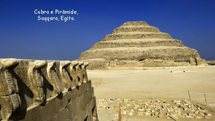 Cobra e Pirâmide, Saqqara, Egito. 