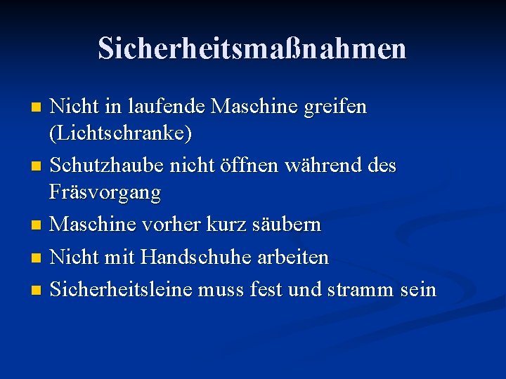 Sicherheitsmaßnahmen Nicht in laufende Maschine greifen (Lichtschranke) n Schutzhaube nicht öffnen während des Fräsvorgang