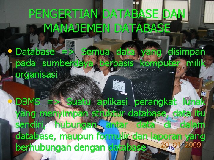 PENGERTIAN DATABASE DAN MANAJEMEN DATABASE • Database => Semua data yang disimpan pada sumberdaya