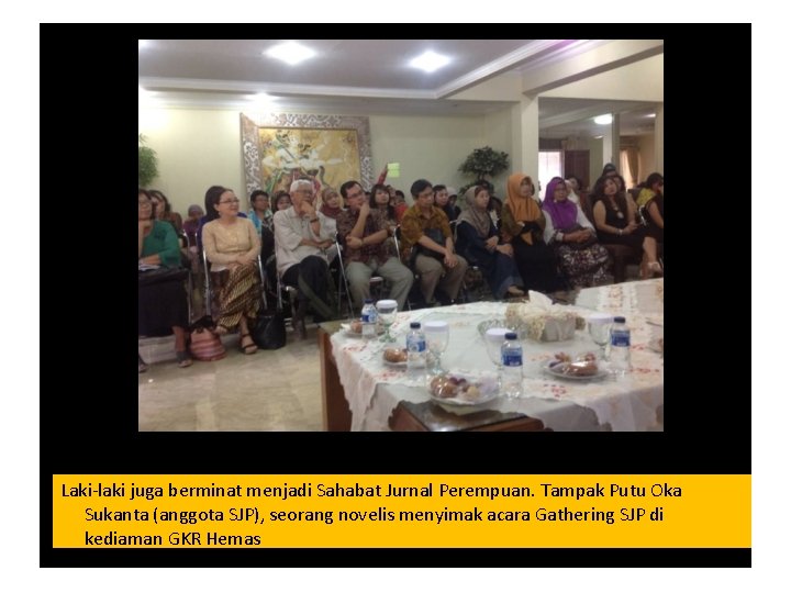 Laki-laki juga berminat menjadi Sahabat Jurnal Perempuan. Tampak Putu Oka Sukanta (anggota SJP), seorang