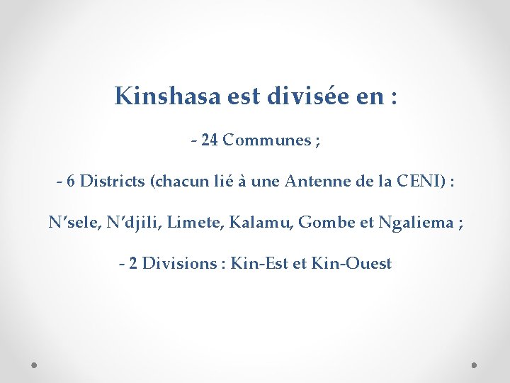 Kinshasa est divisée en : - 24 Communes ; - 6 Districts (chacun lié