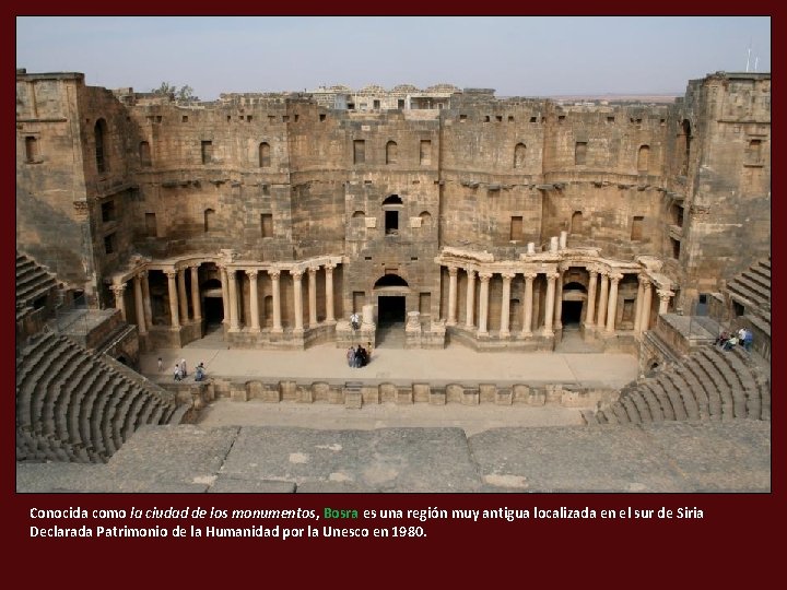 Conocida como la ciudad de los monumentos, Bosra es una región muy antigua localizada