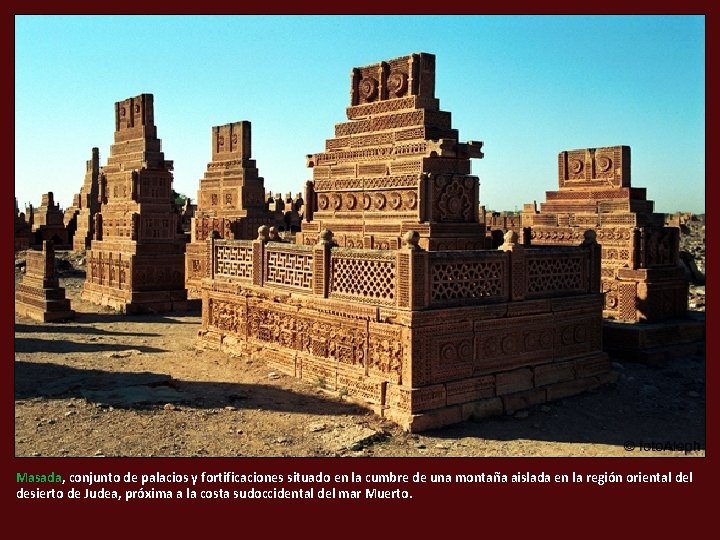 Masada, conjunto de palacios y fortificaciones situado en la cumbre de una montaña aislada