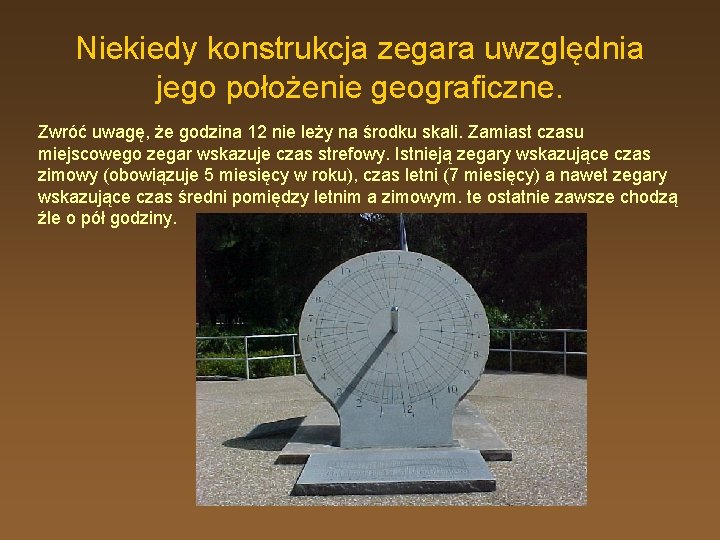 Niekiedy konstrukcja zegara uwzględnia jego położenie geograficzne. Zwróć uwagę, że godzina 12 nie leży