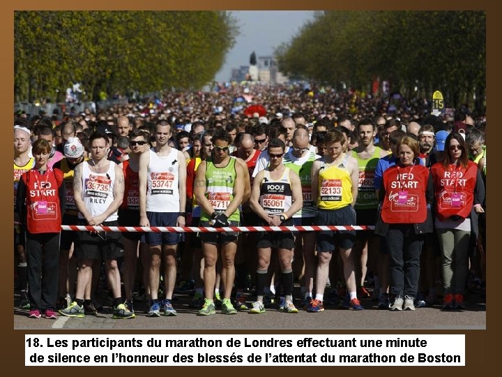 18. Les participants du marathon de Londres effectuant une minute de silence en l’honneur