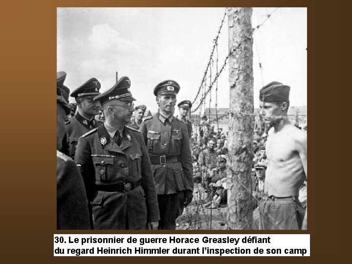 30. Le prisonnier de guerre Horace Greasley défiant du regard Heinrich Himmler durant l’inspection