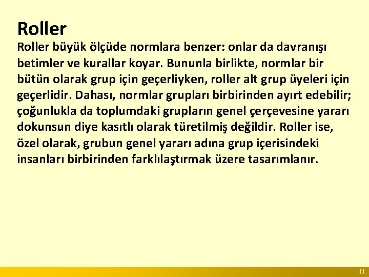 Roller büyük ölçüde normlara benzer: onlar da davranışı betimler ve kurallar koyar. Bununla birlikte,