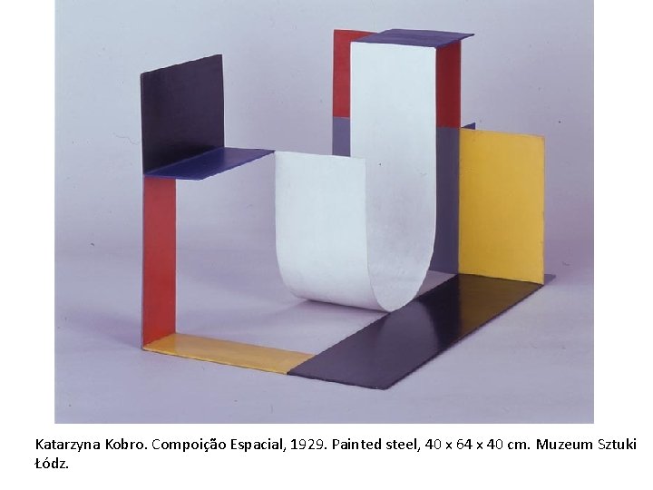 Katarzyna Kobro. Compoição Espacial, 1929. Painted steel, 40 x 64 x 40 cm. Muzeum