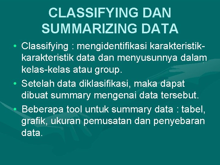 CLASSIFYING DAN SUMMARIZING DATA • Classifying : mengidentifikasi karakteristik data dan menyusunnya dalam kelas-kelas