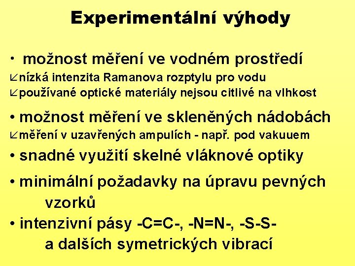 Experimentální výhody • možnost měření ve vodném prostředí å nízká intenzita Ramanova rozptylu pro