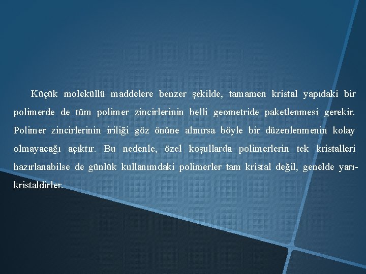 Küçük moleküllü maddelere benzer şekilde, tamamen kristal yapıdaki bir polimerde de tüm polimer zincirlerinin