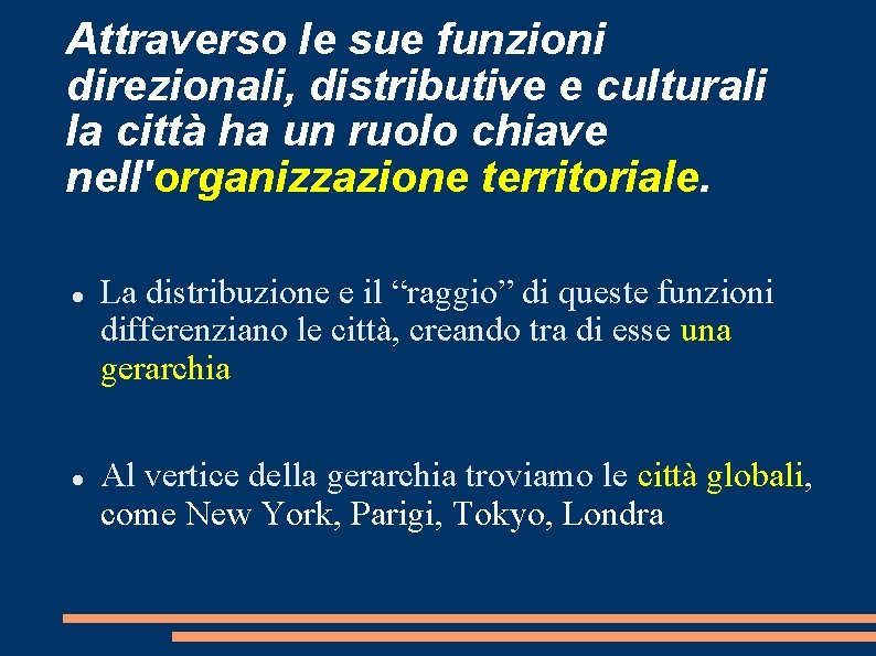 Attraverso le sue funzioni direzionali, distributive e culturali la città ha un ruolo chiave