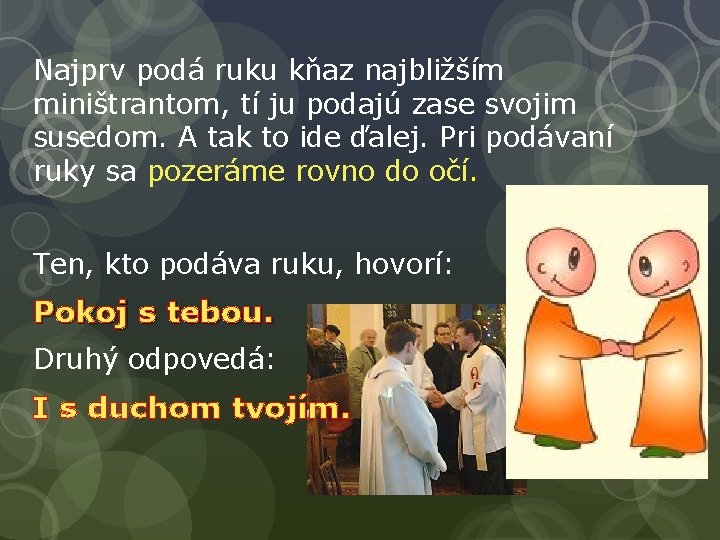 Najprv podá ruku kňaz najbližším miništrantom, tí ju podajú zase svojim susedom. A tak