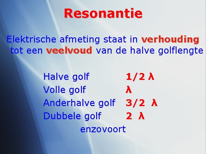 Resonantie Elektrische afmeting staat in verhouding tot een veelvoud van de halve golflengte Halve