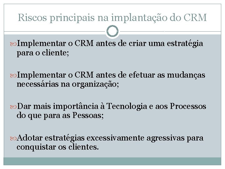 Riscos principais na implantação do CRM Implementar o CRM antes de criar uma estratégia