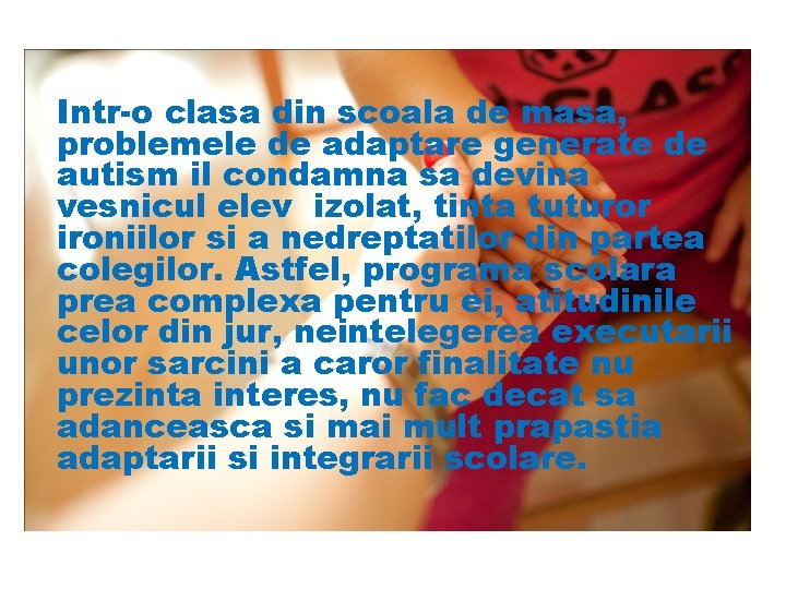 Intr-o clasa din scoala de masa, problemele de adaptare generate de autism il condamna
