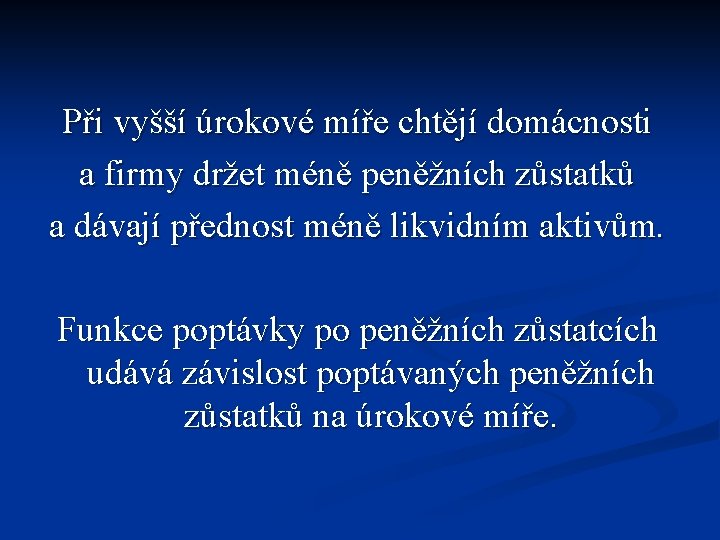 Při vyšší úrokové míře chtějí domácnosti a firmy držet méně peněžních zůstatků a dávají