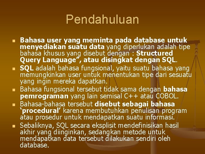 Pendahuluan n n Bahasa user yang meminta pada database untuk menyediakan suatu data yang