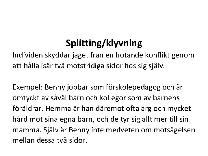 Splitting/klyvning Individen skyddar jaget från en hotande konflikt genom att hålla isär två motstridiga