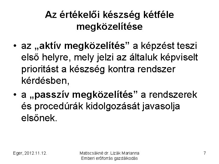 Az értékelői készség kétféle megközelítése • az „aktív megközelítés” a képzést teszi első helyre,