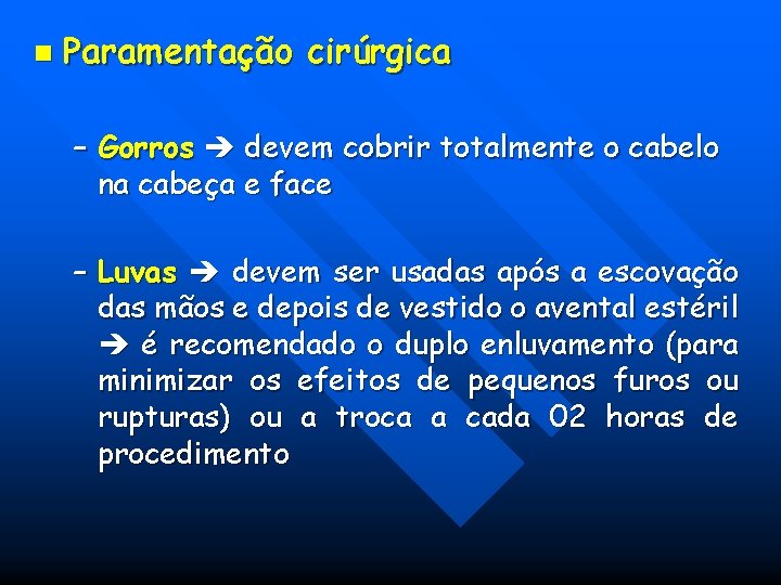 n Paramentação cirúrgica – Gorros devem cobrir totalmente o cabelo na cabeça e face n Paramentação cirúrgica – Gorros devem cobrir totalmente o cabelo na cabeça e face