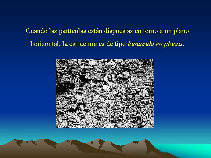 Cuando las partículas están dispuestas en torno a un plano horizontal, la estructura es