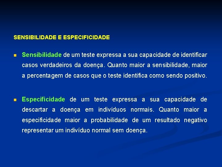 SENSIBILIDADE E ESPECIFICIDADE n Sensibilidade de um teste expressa a sua capacidade de identificar