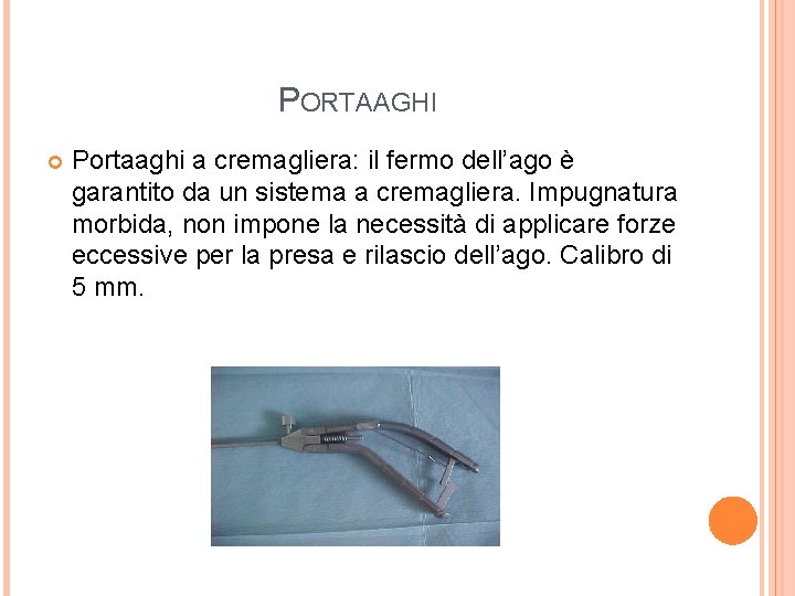 PORTAAGHI Portaaghi a cremagliera: il fermo dell’ago è garantito da un sistema a cremagliera.