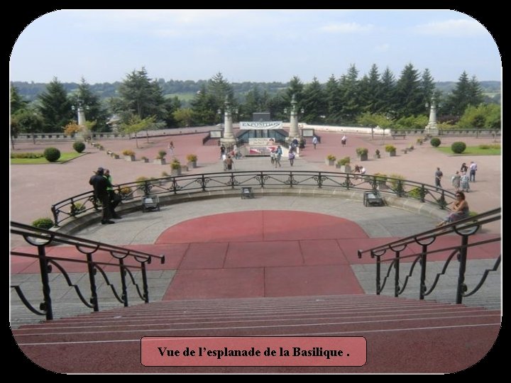 Vue de l’esplanade de la Basilique. 