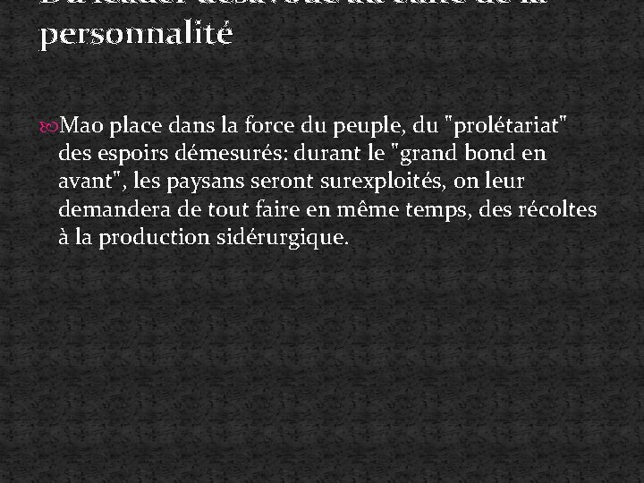 Du leader désavoué au culte de la personnalité Mao place dans la force du