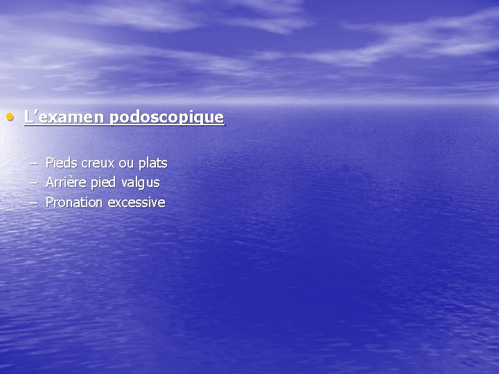 • L’examen podoscopique – – – Pieds creux ou plats Arrière pied valgus • L’examen podoscopique – – – Pieds creux ou plats Arrière pied valgus