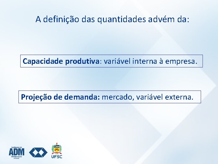 A definição das quantidades advém da: Capacidade produtiva: variável interna à empresa. Projeção de