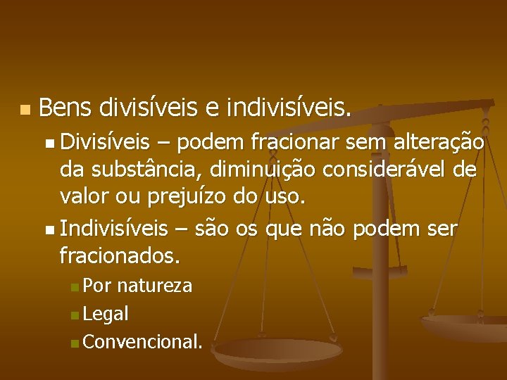 n Bens divisíveis e indivisíveis. n Divisíveis – podem fracionar sem alteração da substância,