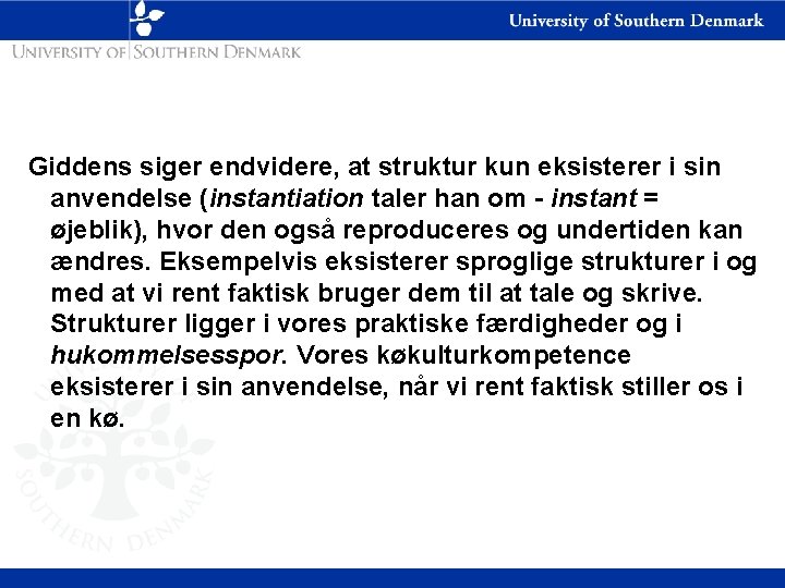  Giddens siger endvidere, at struktur kun eksisterer i sin anvendelse (instantiation taler han