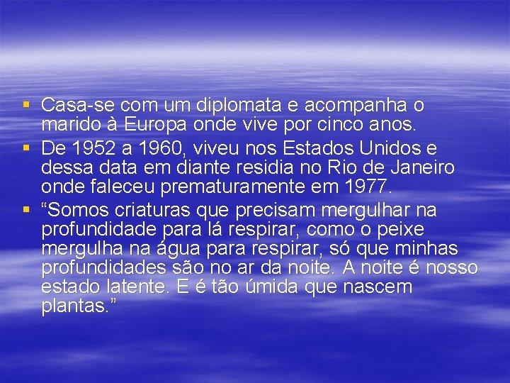 § Casa-se com um diplomata e acompanha o marido à Europa onde vive por