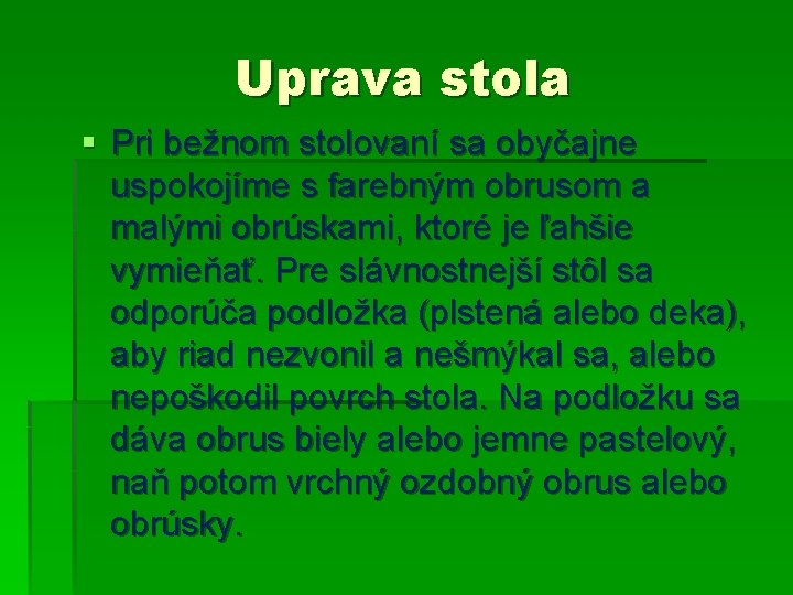 Uprava stola § Pri bežnom stolovaní sa obyčajne uspokojíme s farebným obrusom a malými Uprava stola § Pri bežnom stolovaní sa obyčajne uspokojíme s farebným obrusom a malými