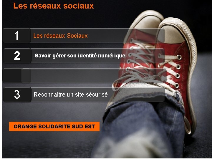 Les réseaux sociaux 1 Les réseaux Sociaux 2 Savoir gérer son identité numérique 3 Les réseaux sociaux 1 Les réseaux Sociaux 2 Savoir gérer son identité numérique 3
