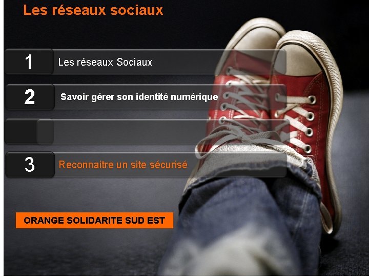 Les réseaux sociaux 1 Les réseaux Sociaux 2 Savoir gérer son identité numérique 3 Les réseaux sociaux 1 Les réseaux Sociaux 2 Savoir gérer son identité numérique 3
