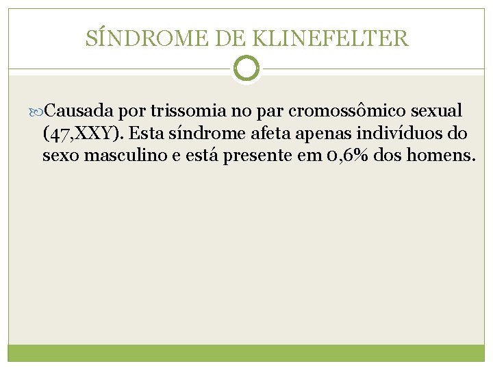 SÍNDROME DE KLINEFELTER Causada por trissomia no par cromossômico sexual (47, XXY). Esta síndrome