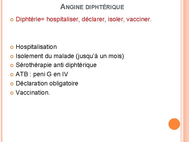 ANGINE DIPHTÉRIQUE Diphtérie= hospitaliser, déclarer, isoler, vacciner. Hospitalisation Isolement du malade (jusqu’à un mois)