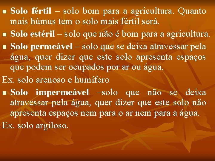 Solo fértil – solo bom para a agricultura. Quanto mais húmus tem o solo