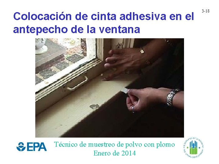 Colocación de cinta adhesiva en el antepecho de la ventana Técnico de muestreo de