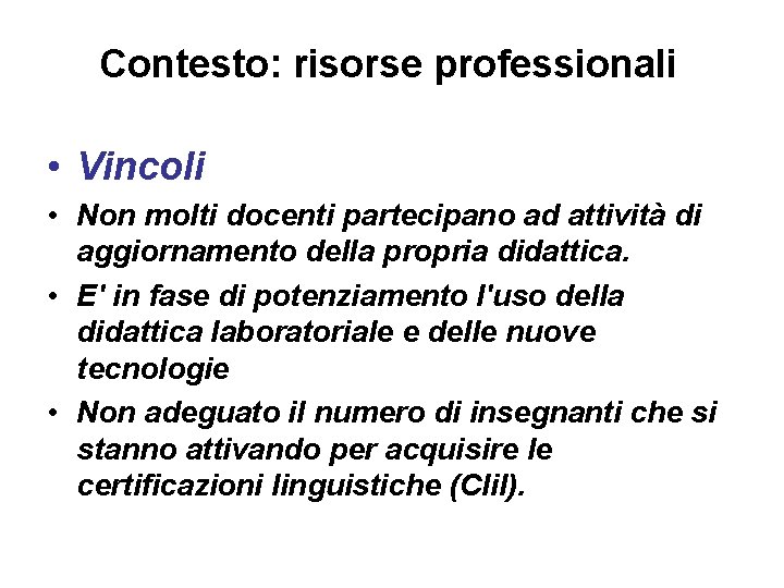 Contesto: risorse professionali • Vincoli • Non molti docenti partecipano ad attività di aggiornamento