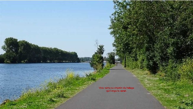 Voie verte ou chemin de halage qui longe le canal. 