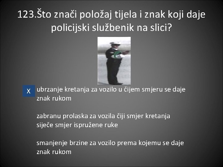 123. Što znači položaj tijela i znak koji daje policijski službenik na slici? X