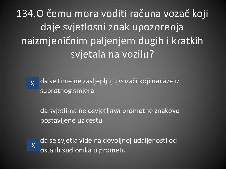 134. O čemu mora voditi računa vozač koji daje svjetlosni znak upozorenja naizmjeničnim paljenjem