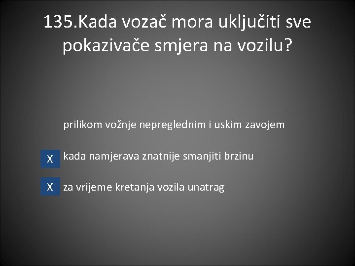 135. Kada vozač mora uključiti sve pokazivače smjera na vozilu? prilikom vožnje nepreglednim i