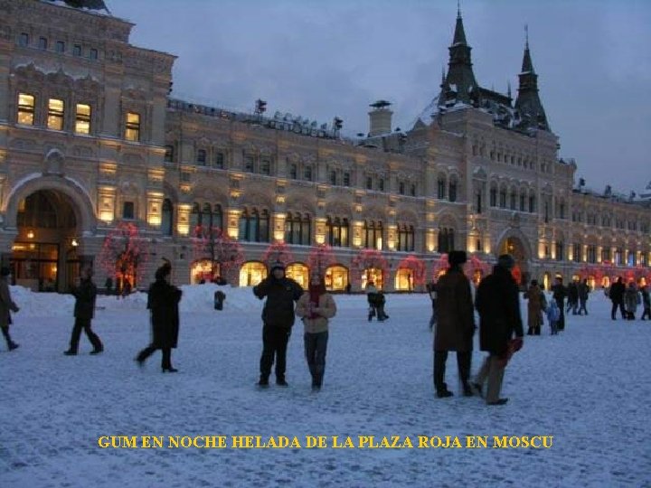 CATEDRAL DE SAN BASILIO GUM EN NOCHE HELADA DE LA PLAZA ROJA EN MOSCU