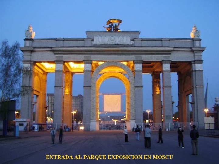 ENTRADA AL PARQUE EXPOSICION EN MOSCU 